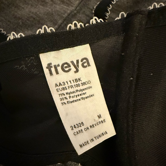 38DD Black Lace & Cream Underwire Freya Bra - Picture 5 of 5